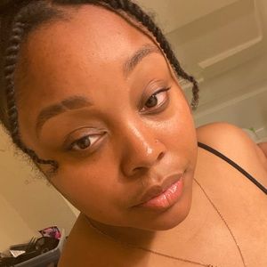 Meet your Posher, Anika